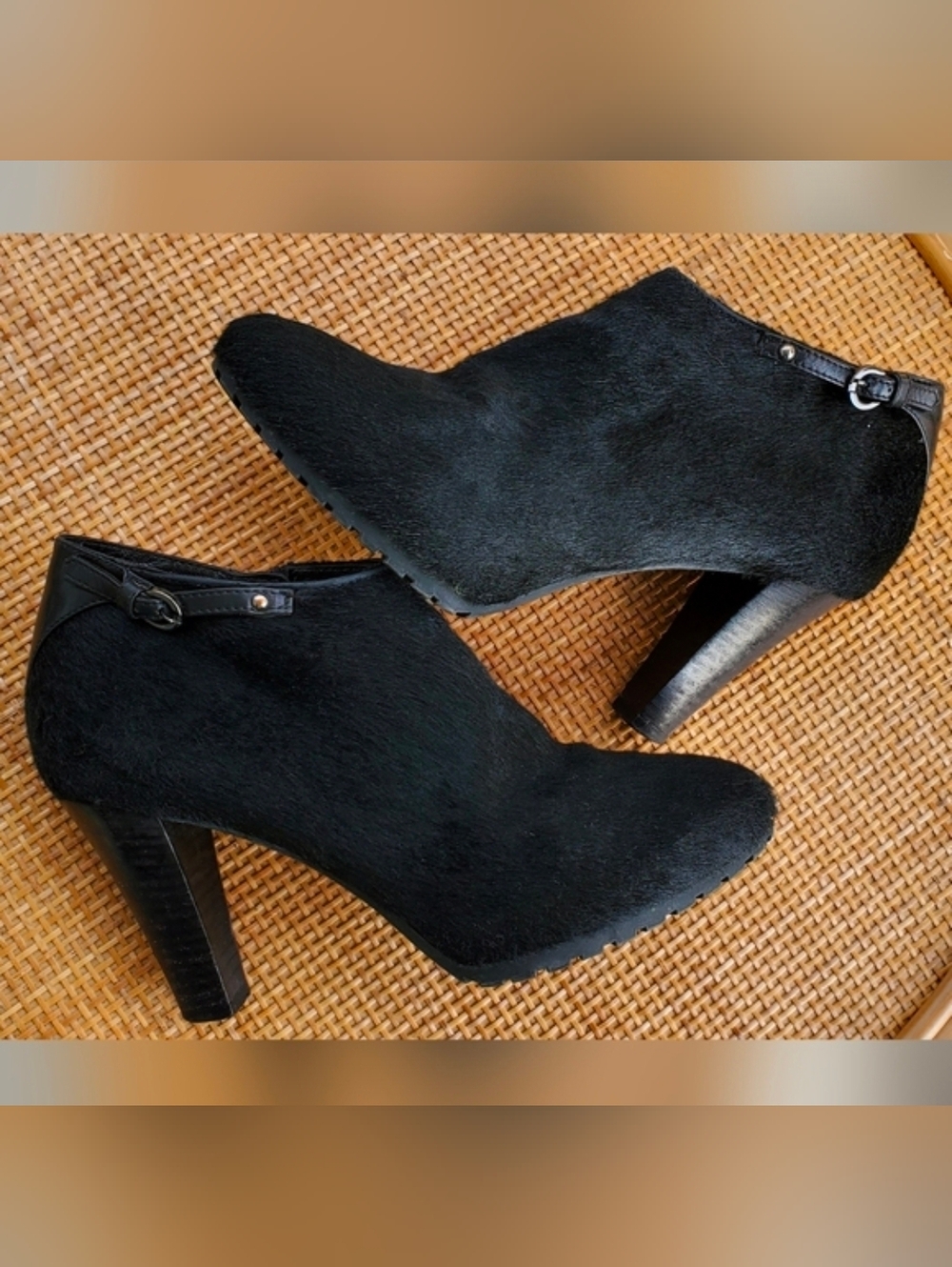 Beautiful Aquatalia Black Ankle Rabbit Fur Boots Booties Sz 7